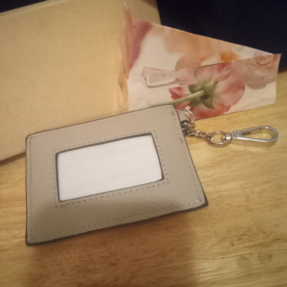 Steve Madden Keychain - Picture 2 of 3